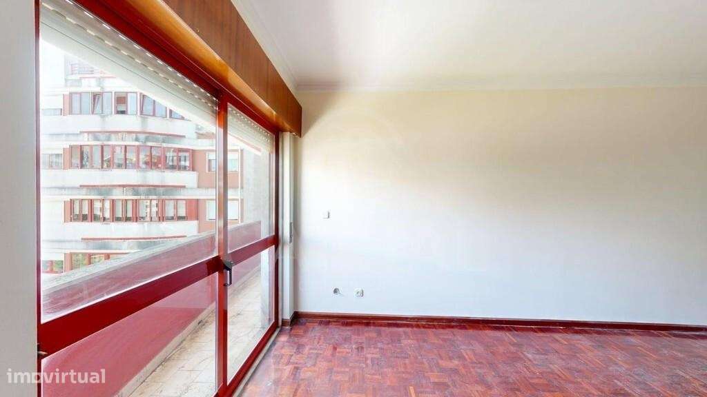 T2 espaçoso com varanda e garagem-16