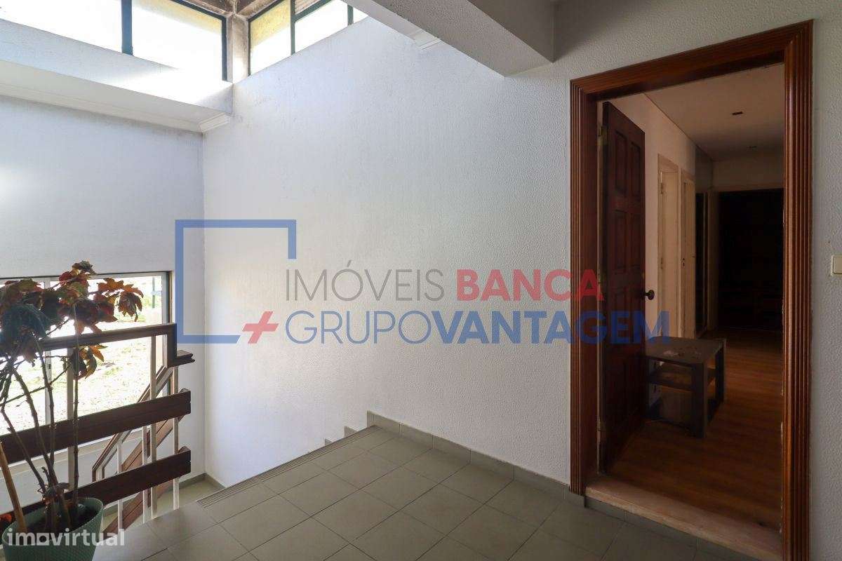Apart. T2 para renovar com garagem de 22m² - MALVEIRA - Grande imagem: 3/30