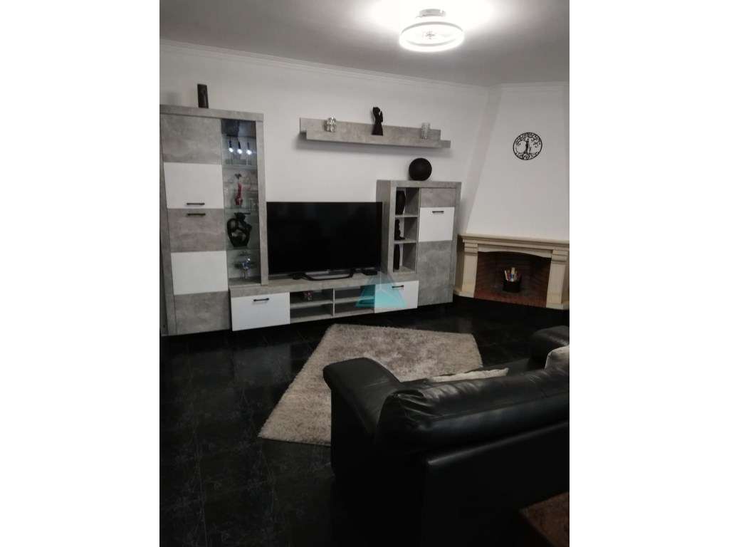 ApartamentoT2 com Open Space e 2 Entradas Independentes na Baixa da...-11