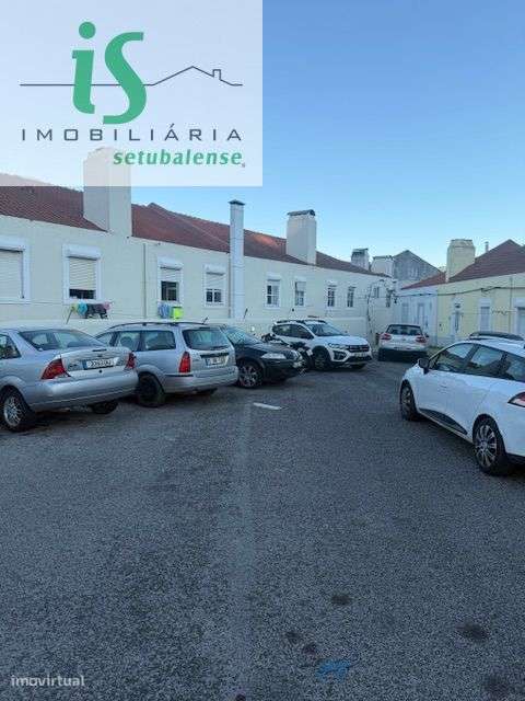 CONJUNTO DE DUAS MORADIAS PARA VENDA EM SETÚBAL (ZONA CENTRAL - (PRÓ-15