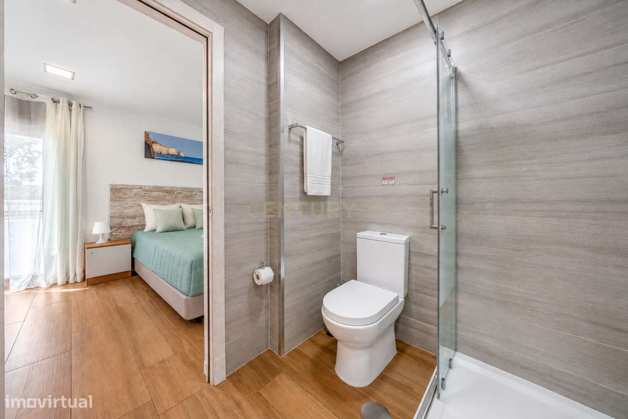 Apartamento T2 com terraços e piscina a 100 metros da praia da Oura –-15