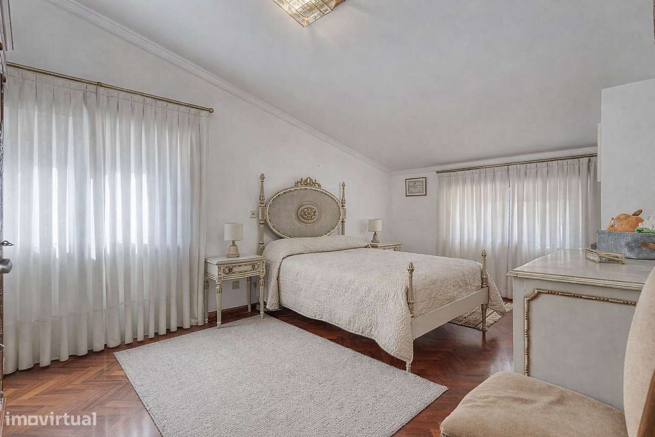 Moradia T5 em S. Félix da Marinha com garagem próximo da praia-22