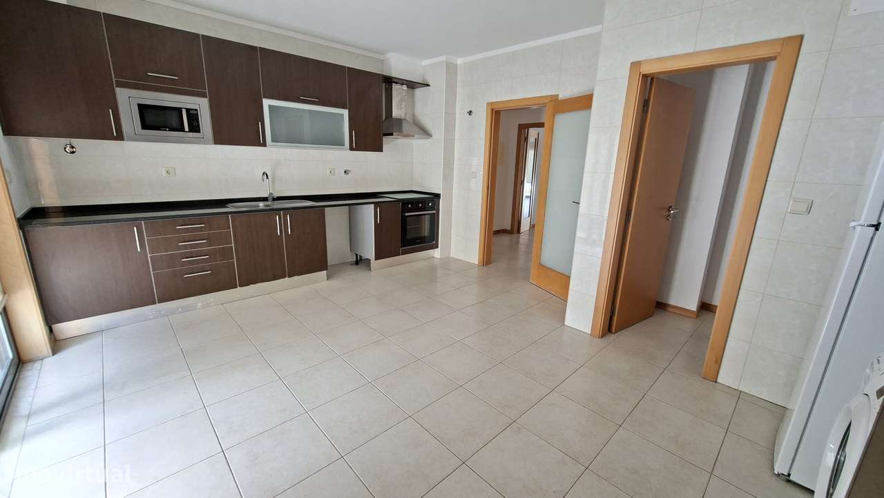 Apartamento T3 com 236m², Garagem, Lugar  estacionamento  Pinhal Novo-5