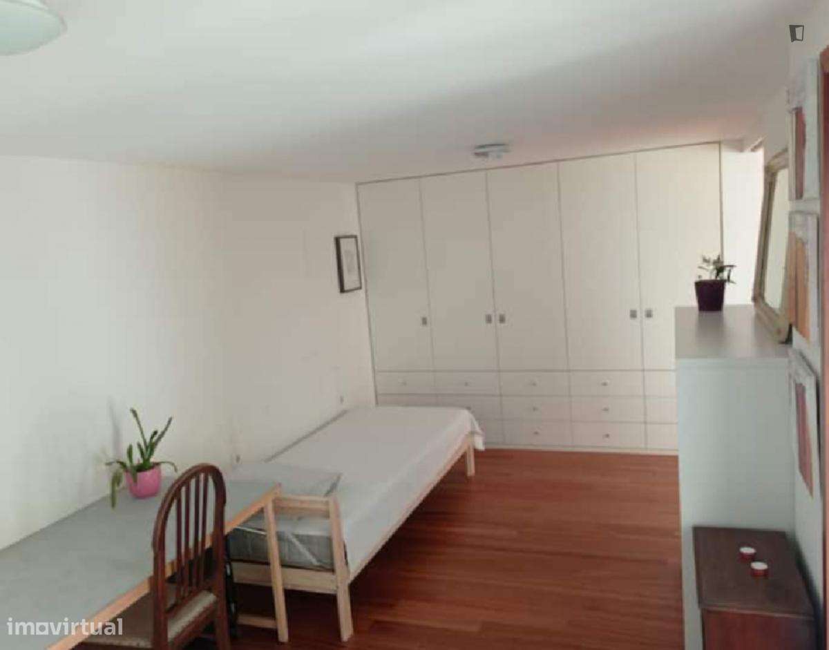 Quarto - localizado em Aldoar Porto - Grande imagem: 2/9