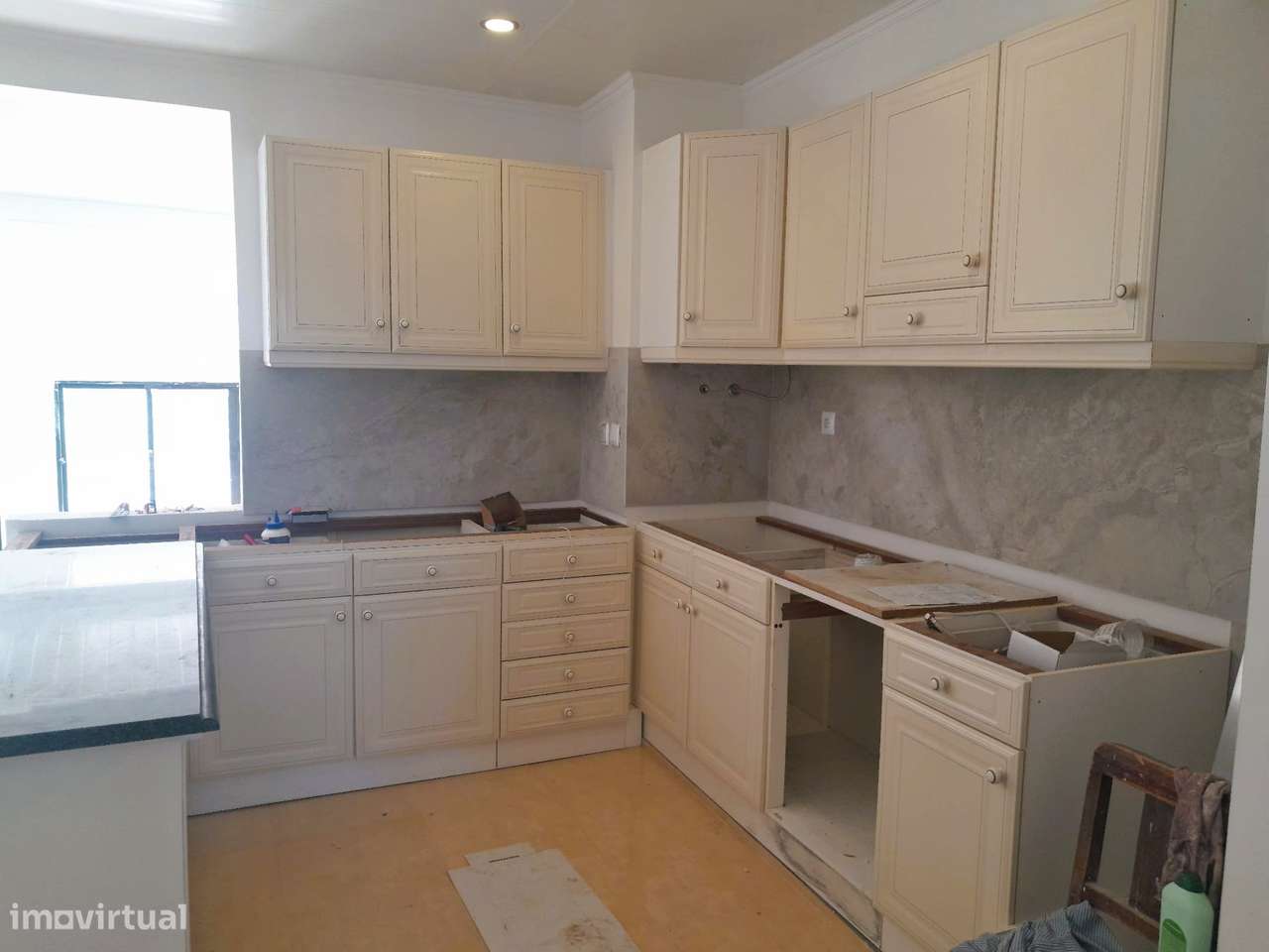 Moradia T3 com Garagem em Remodelação – Anaguéis, Coimbra-14