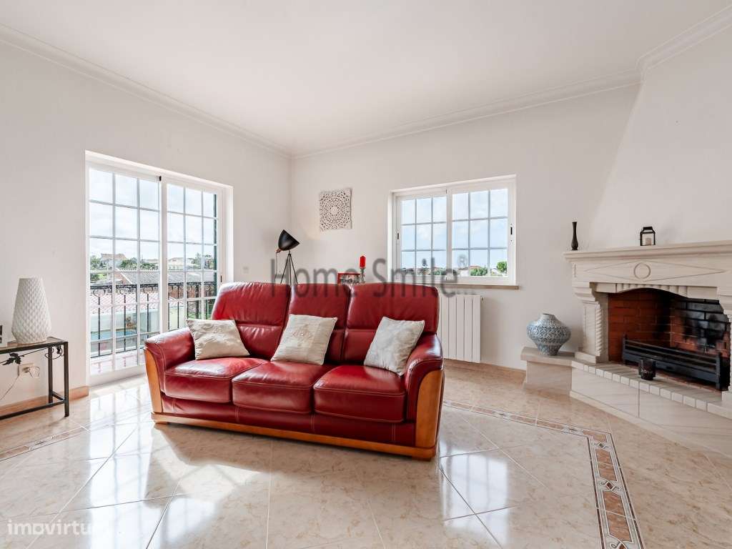 MORADIA COM PISCINA. EXCELENTE QUALIDADE-7