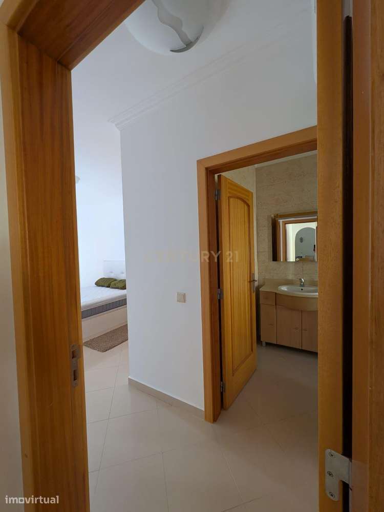 ✨ T2 com piscinas, jardins e varanda em Alporchinhos – a 3 min da prai-5