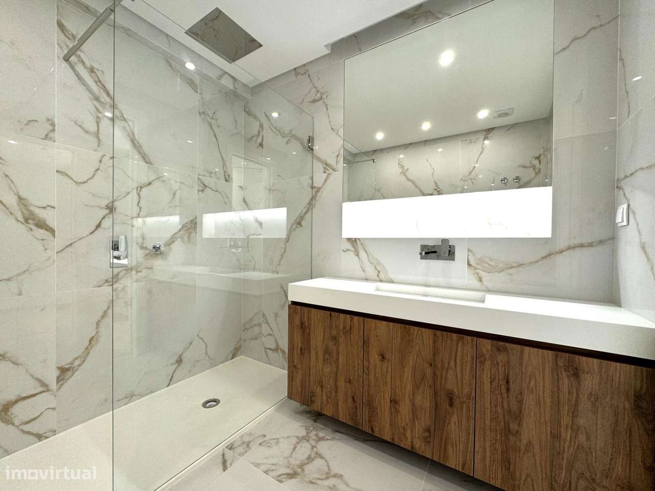 Apartamento T3 novo com estacionamento no centro de Carcavelos-42