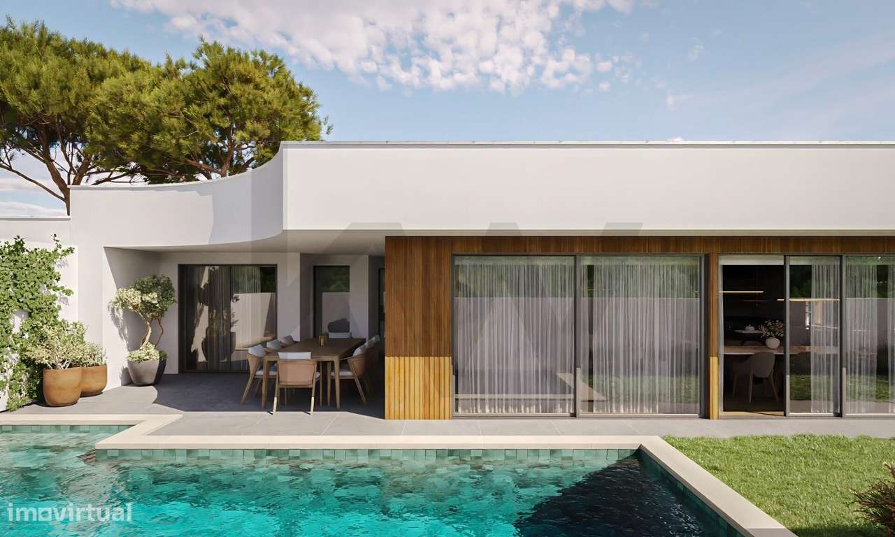 Moradia T4 Terrea Com Piscina E Jardim Interior Em Fernao Ferro