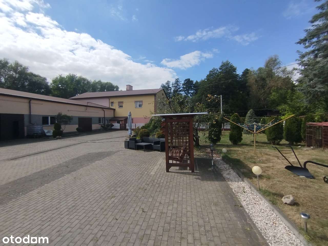 OBIEKT HANDLOWO-USŁUGOWY O POW.969M2+BUD. GOSP\DZIAŁKA 8266M2\ĆMIELÓW-9