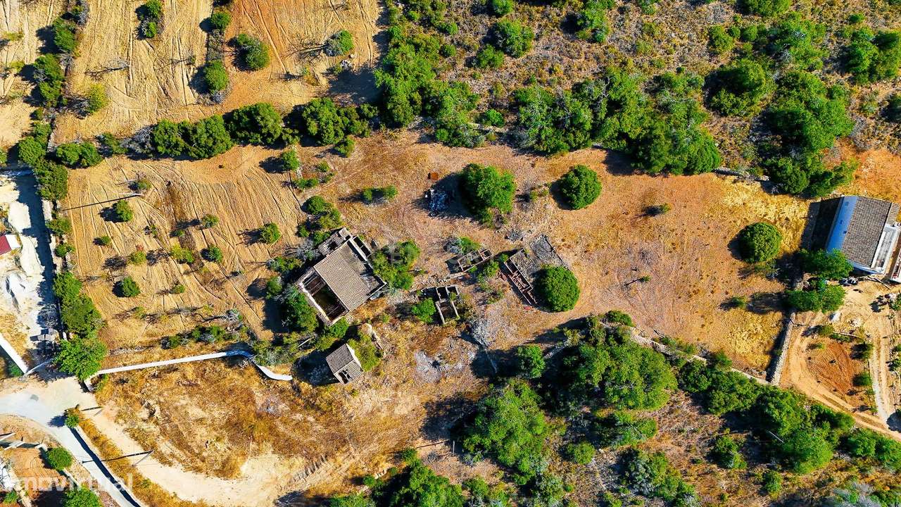 TERRENO COM RUINA PERTO DA COSTA ALGARVIA - Grande imagem: 3/14