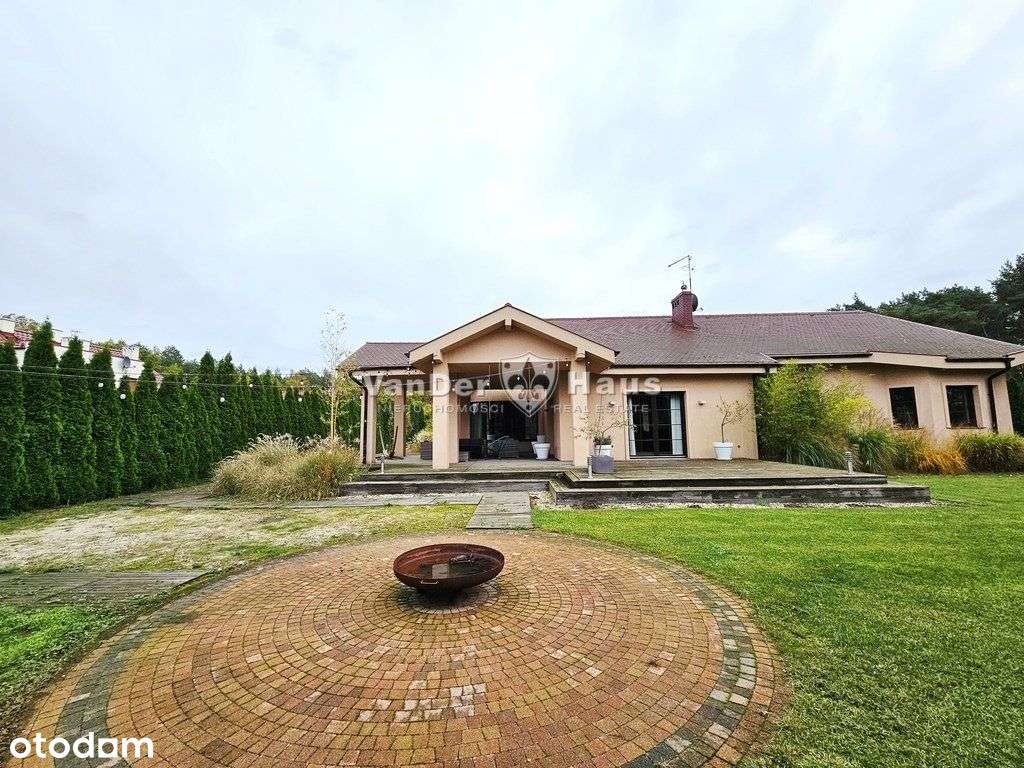 Dom w stylu hiszpańskim, duża działka, sauna-16