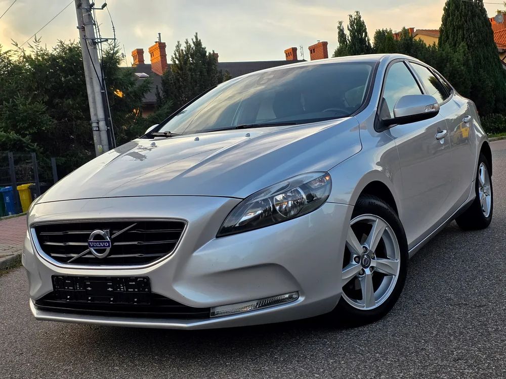 Volvo V40 II (2012-) D2 Momentum 2013