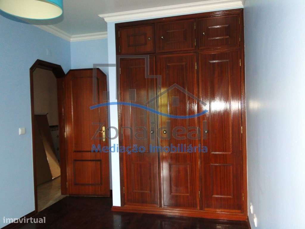 Apartamento T3 com parqueamento e arrecadação , localizado em Pared...-7