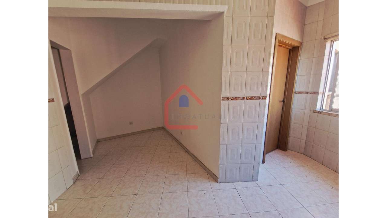 Apartamento T4 em Mercês-4