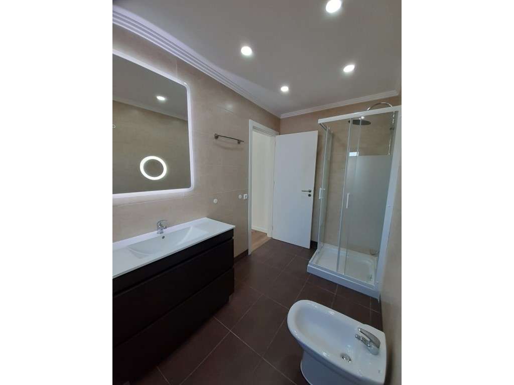 Moradia V3+1 c/vista mar na Ericeira-23