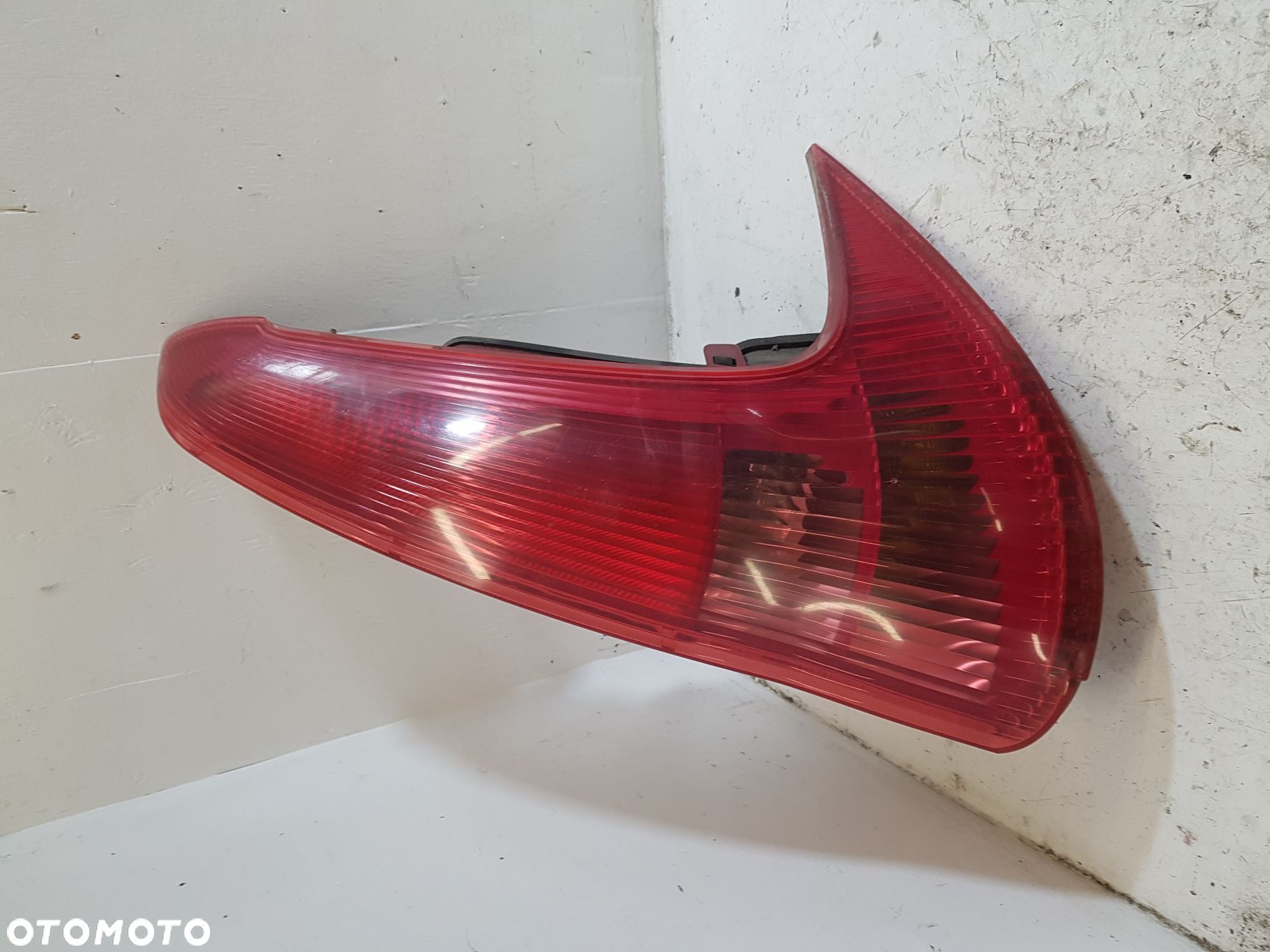 LAMPA PRAWA TYLNA PEUGEOT 206 - 1