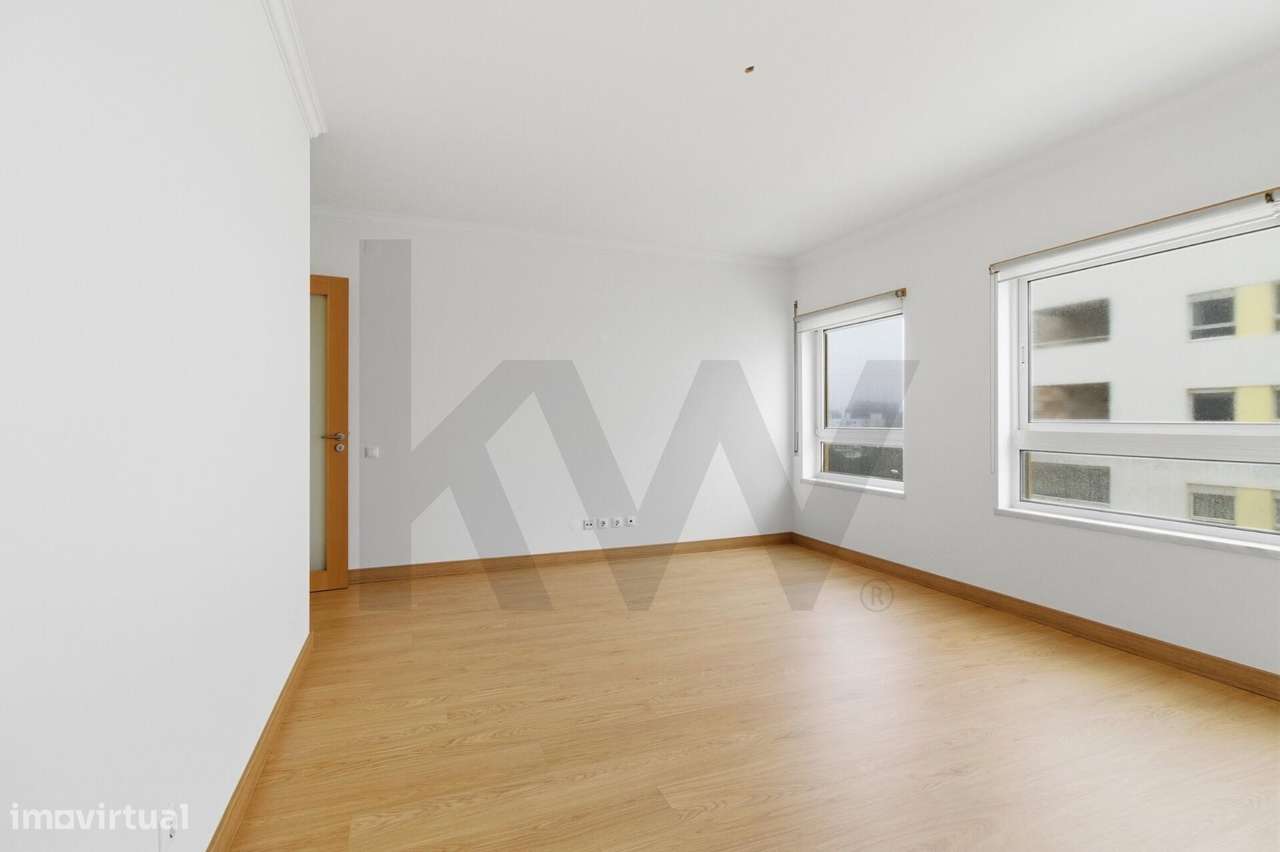 Arrendamento - T2  — Fórum Oeiras - Arrecadação e 2 Estacionamentos - Grande imagem: 3/26