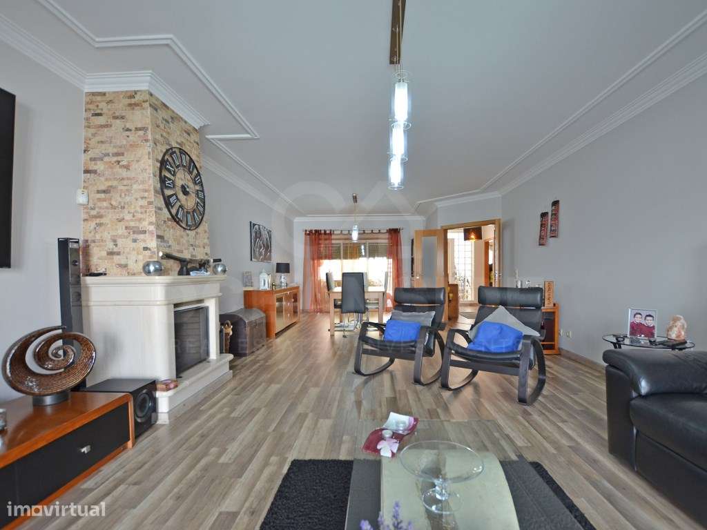 Moradia T4+2 com piscina na Urb. Lombas (São Domingos de Rana)-5