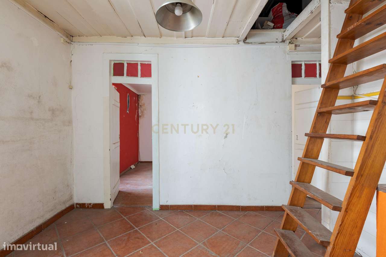 PRÉDIO PARA RECONSTRUÇÃO | RUA DA BARROCA, BAIRRO ALTO - Grande imagem: 3/16