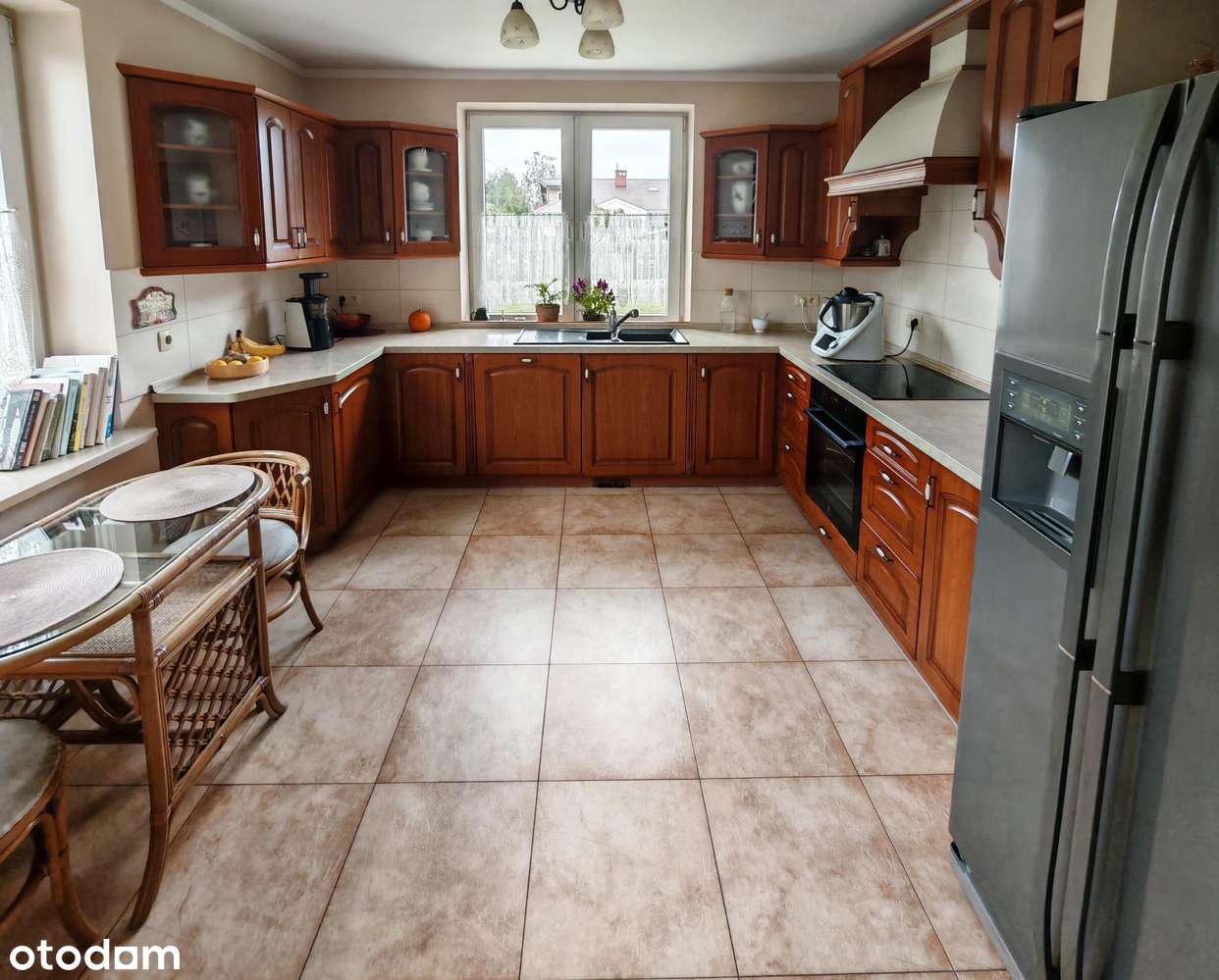 Dom  z budynkiem gospodarczym-0