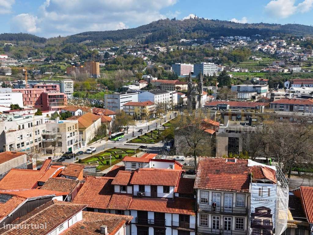 Prédio p/ Restauro no Coração de Guimarães-9