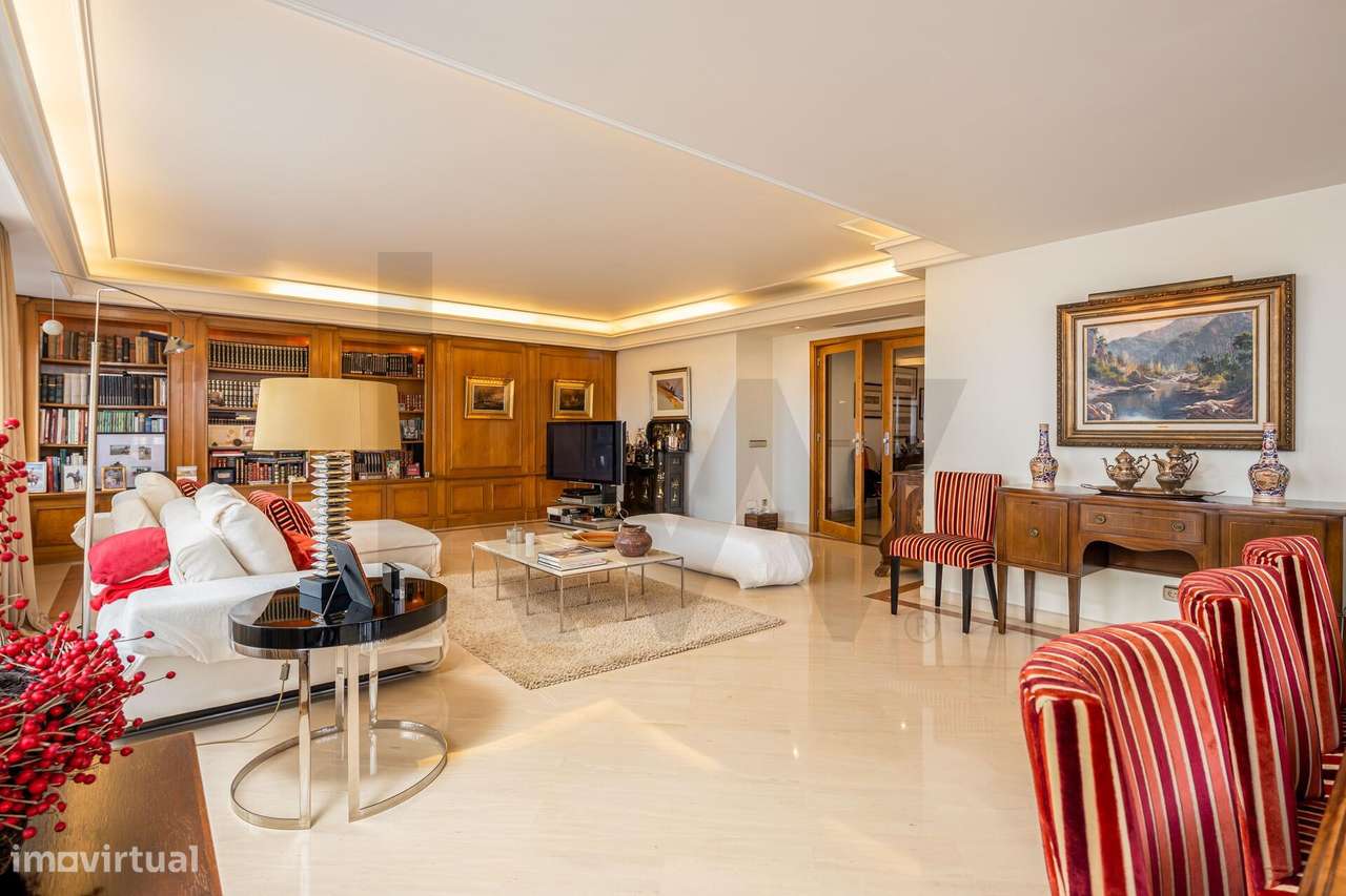 Apartamento T4 Avenida Visconde de Valmor – Lisboa | Box para duas via - Grande imagem: 4/21