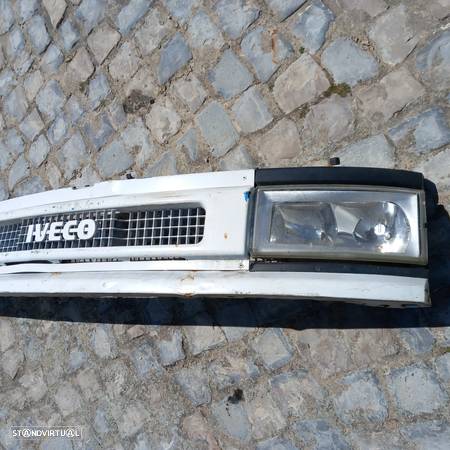 Grelha e farois iveco ano 2000 - 1