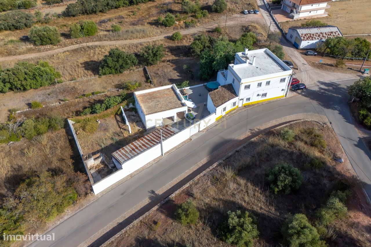 Moradia de dois pisos independentes T3 e T4 | Salir-42