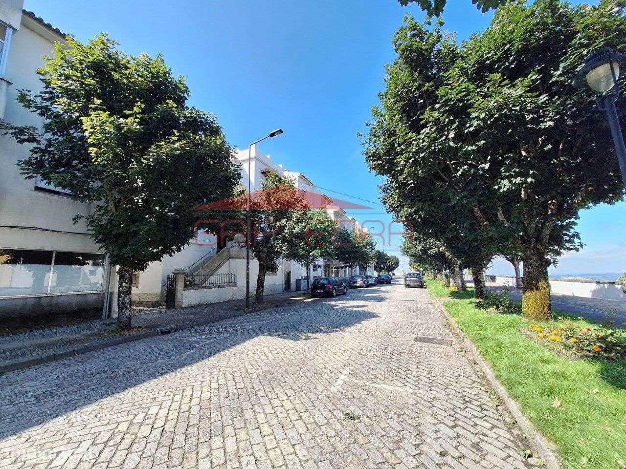 Apartamento T3 com arrumo no sótão no centro da cidade de Gouveia-20