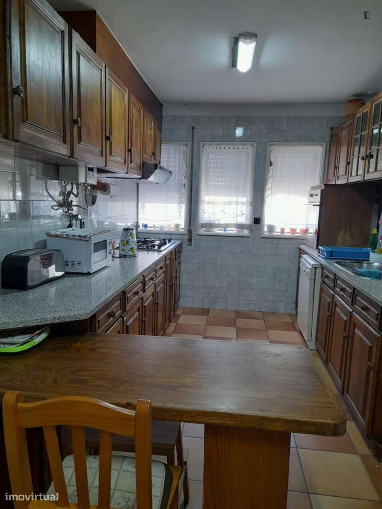 Quarto - localizado em Guimaraes - Grande imagem: 5/6