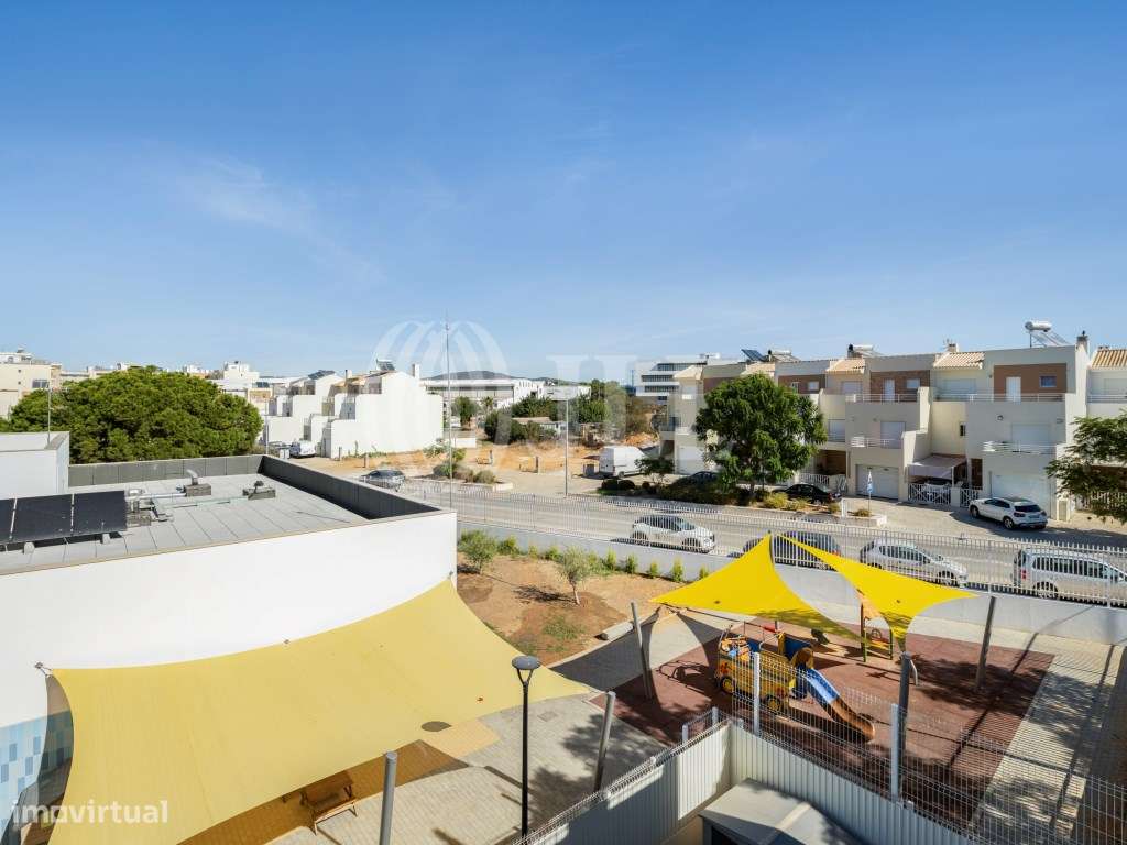 Moradia T4, com estacionamento e logradouro, em Olhão-29