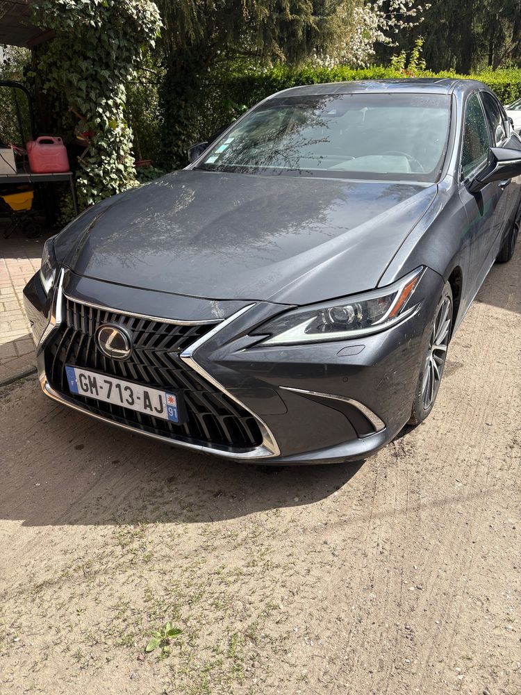 Lexus ES 300h Business Edition + 2023