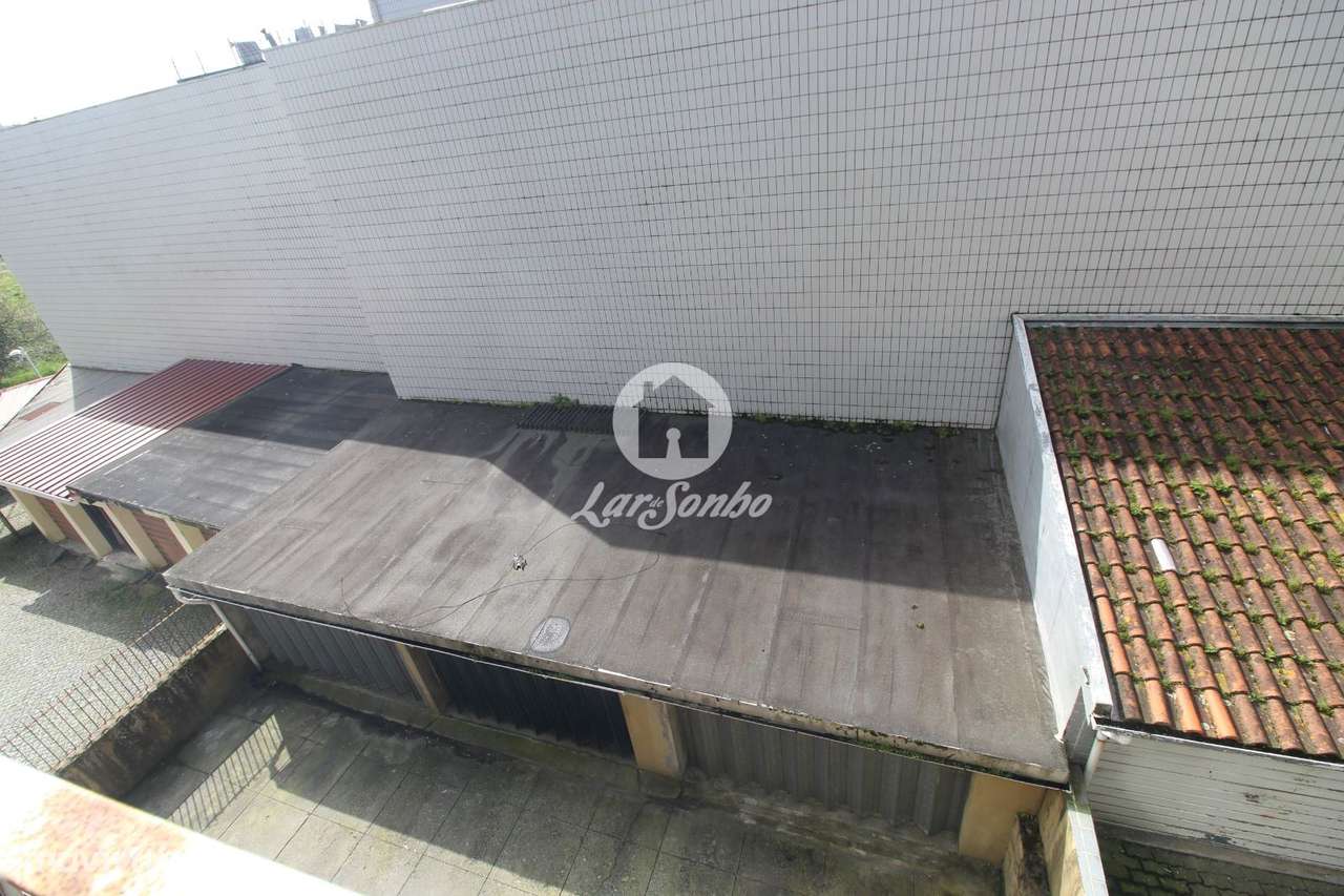 Apartamento T2 junto à Av da Carvalha, Fânzeres, com Excelente Expo...-17