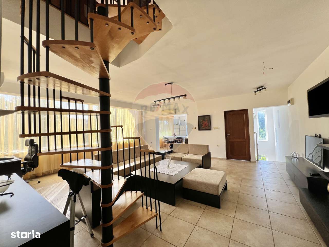 Casă spațioasă și versatilă în Păsărea (Brănești)-14