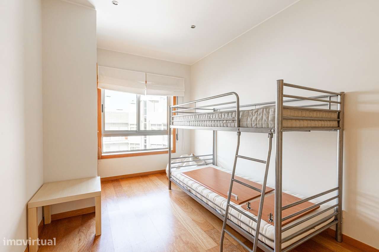 Fantástico T2 com terraço privado e lugar de garagem-6