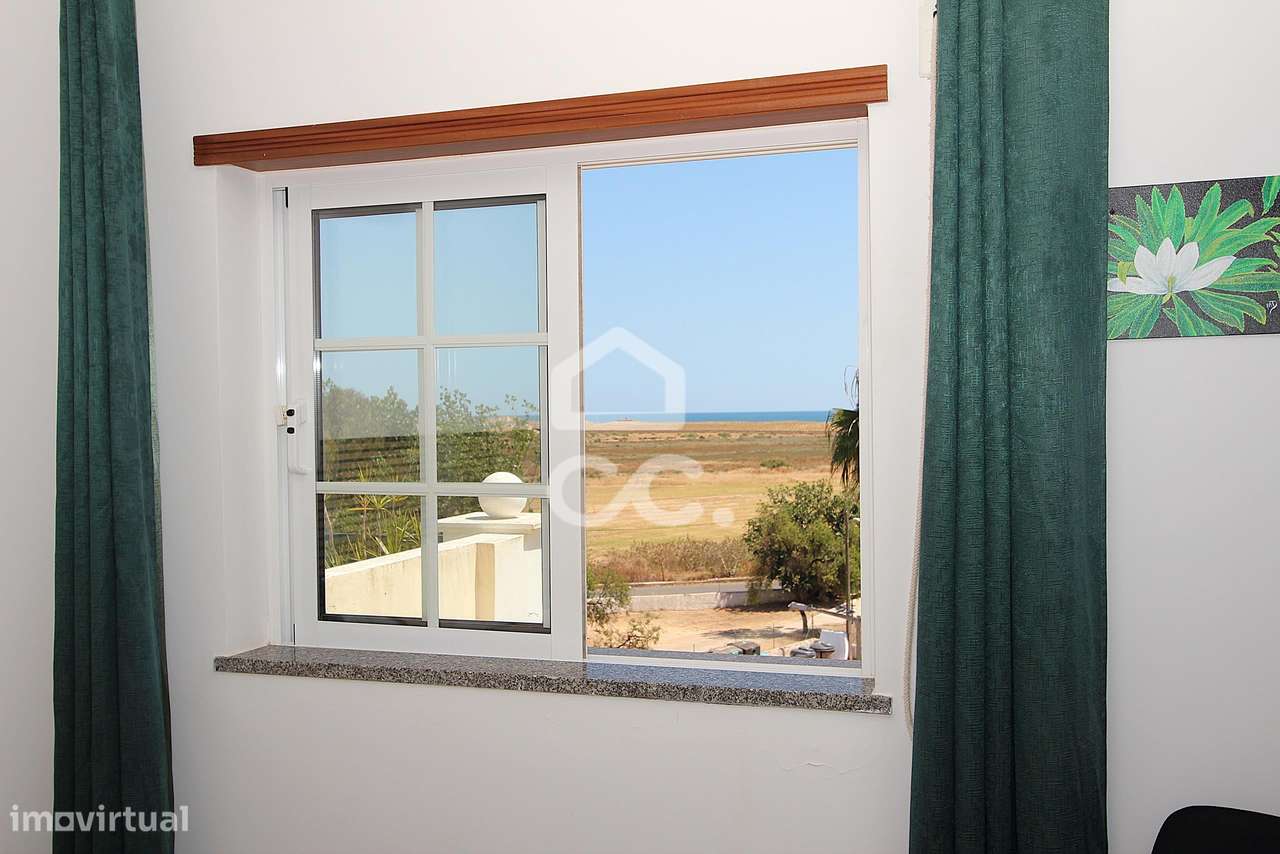 Apartamento T2 com terraço, vista mar e lugar de garagem em Armação de-21