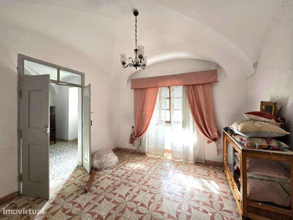Moradia T4 com quintal, no centro histórico da Vila de Redondo - Grande imagem: 5/26