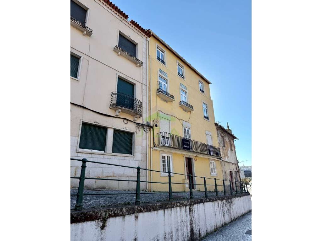 Apartamento T6 no centro de Leiria-23