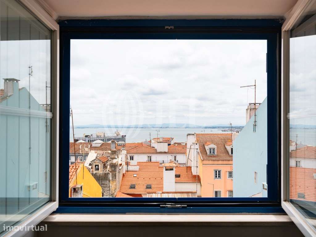 Apartamento T3 duplex, na Madragoa, em Lisboa - Grande imagem: 2/27
