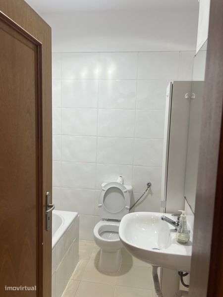 Arrendo T0 com cozinha equipada e contas incluidas - Grande imagem: 4/8