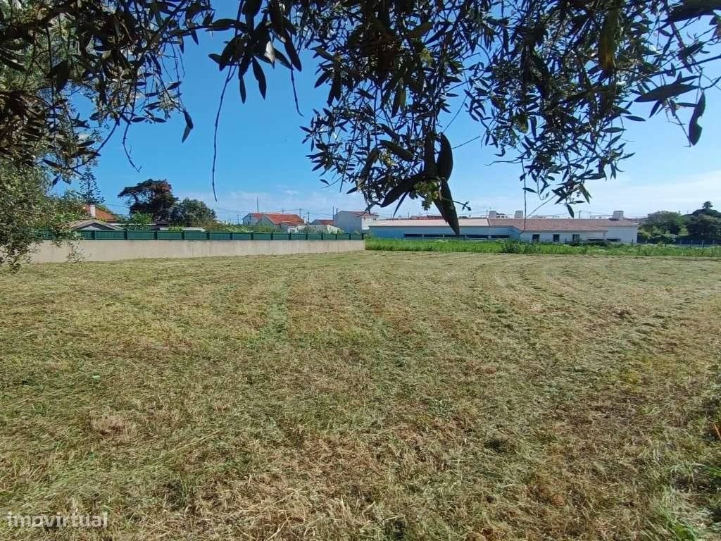 Terreno de construção livre para moradia(s) térrea(s) e isolada(s)-6