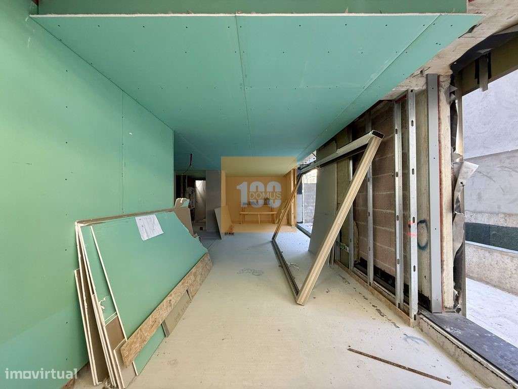 Apartamento T4 novo nas Antas-17