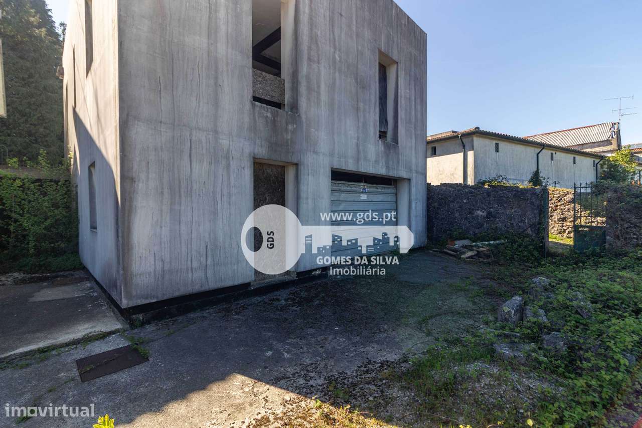 Moradia para Restauro com Projeto Aprovado - Junto ao Sameiro | Braga-12