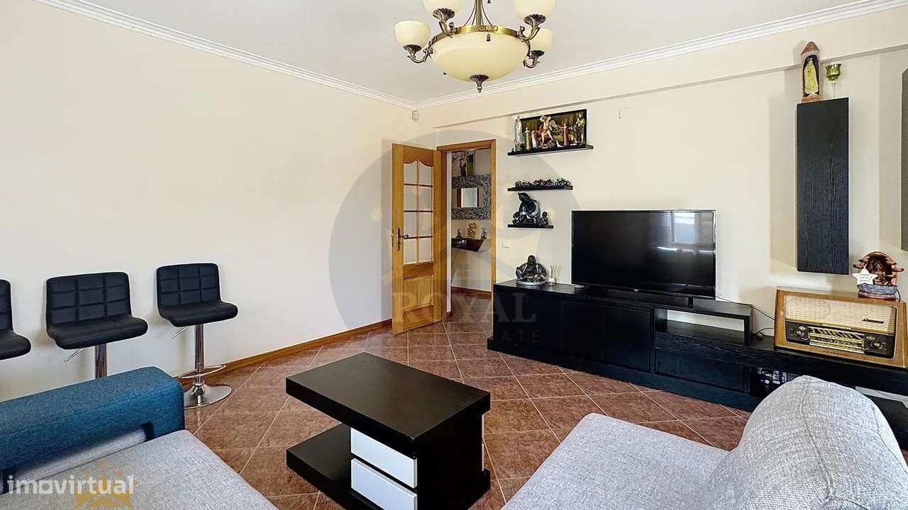 Moradia Isolada T4 em Arrifana –-7