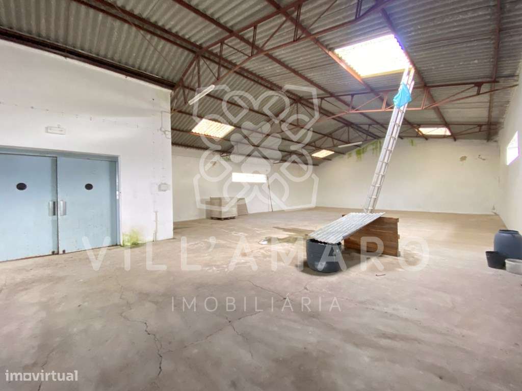 Dois Armazéns - Dois Imóveis - Possível construção ou reconstrução ... - Grande imagem: 5/13