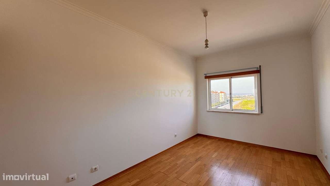 Excelente T4 no Montijo com Garagem e Arrecadação.-29