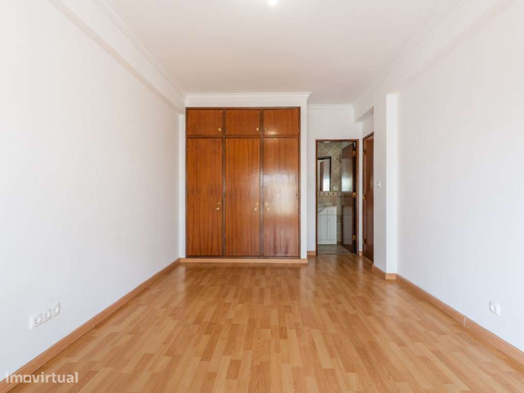 T3 remodelado e com grande arrecadação - Quinta da Fidalga, Agualva-8