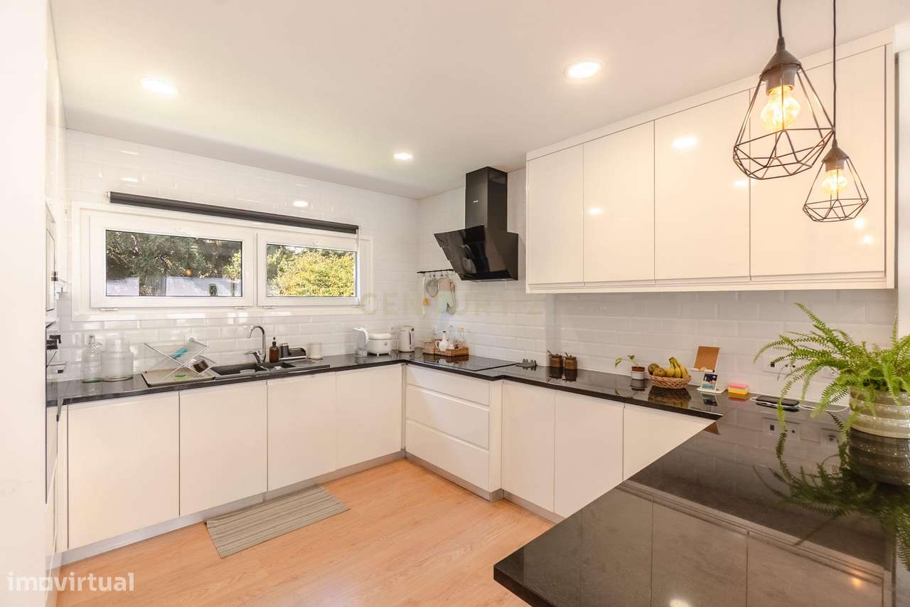 Moradia T3 + 2 com Piscina - Foros de Amora-11