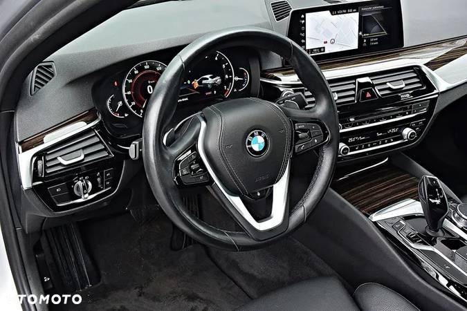 BMW Seria 5 530i xDrive Sport Line - 32